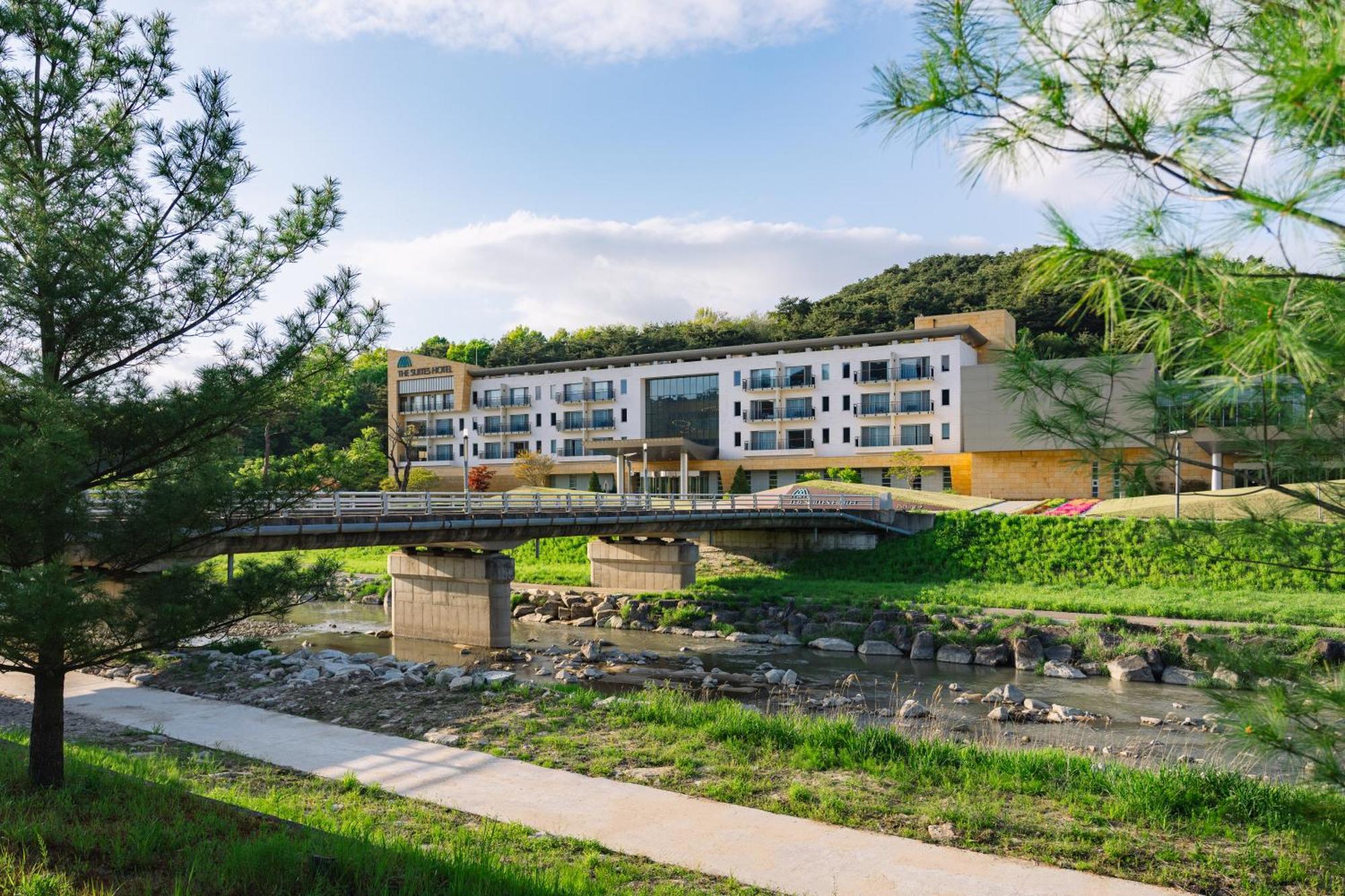 The Suites Hotel Namwon מראה חיצוני תמונה